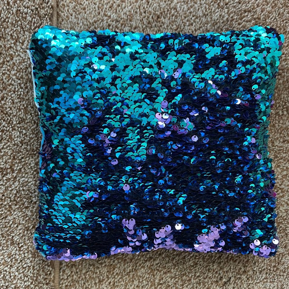 Flip sequin decorative pillow